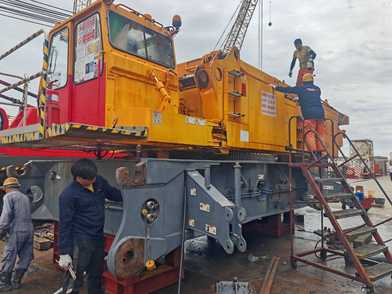 
            <div>LR1350</div>
      